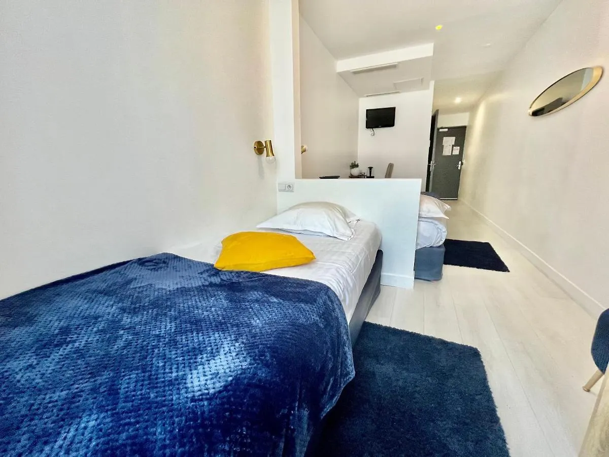 Отель L'Oasis Montparnasse Париж