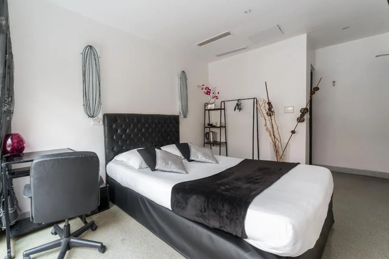 Отель L'Oasis Montparnasse Париж