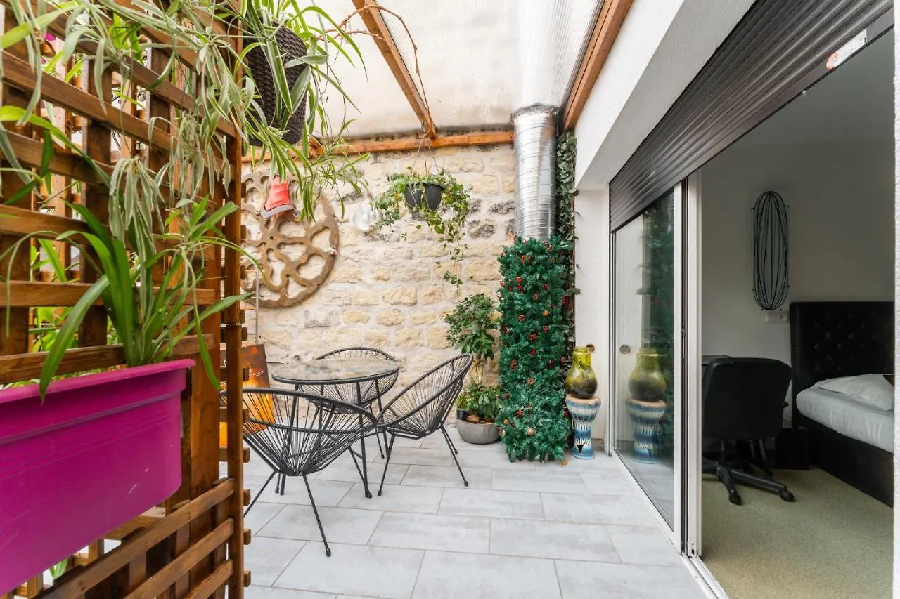 Отель L'Oasis Montparnasse Париж