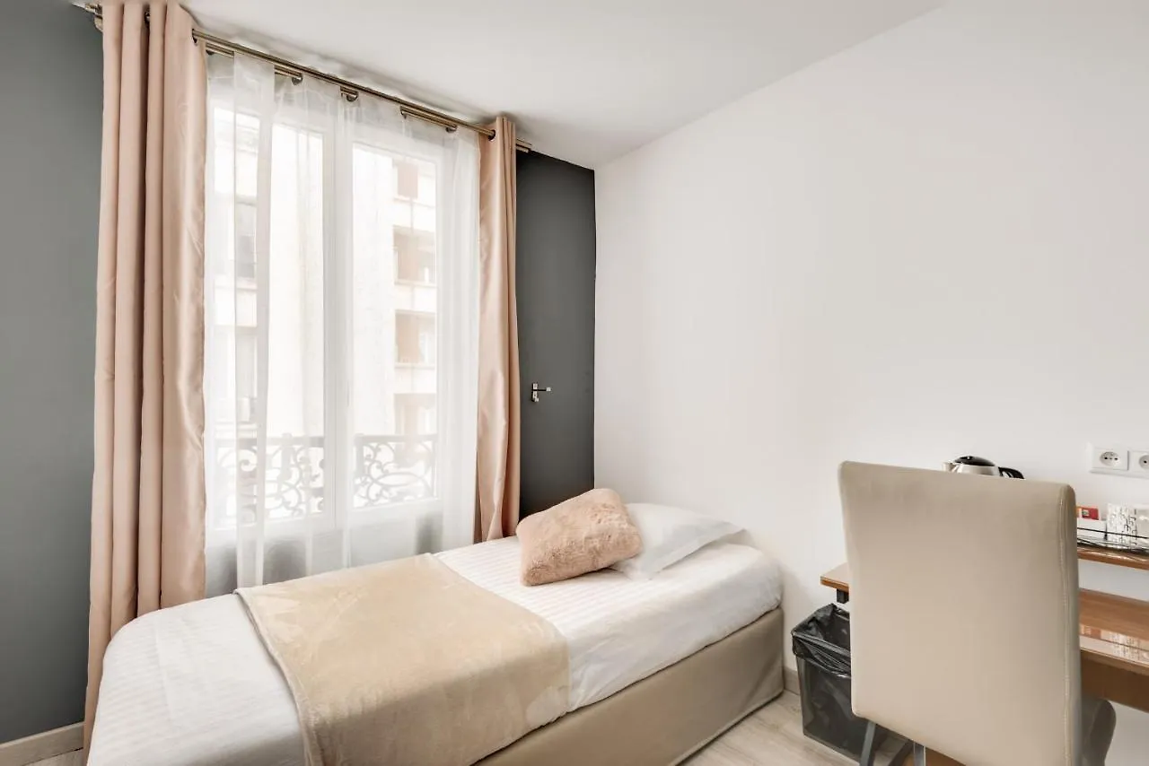 Отель L'Oasis Montparnasse Париж